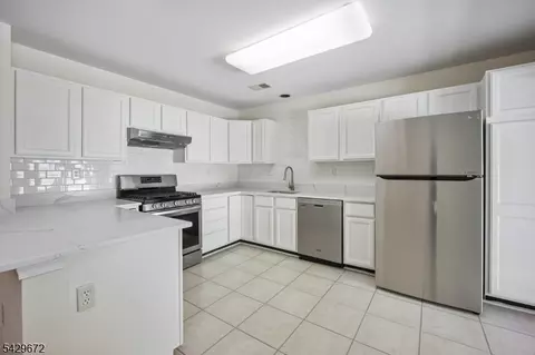 72 Dorchester Dr, Basking Ridge, NJ 07920 photo 12