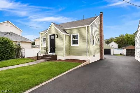 11 Dunkerly St, Totowa, NJ 07512