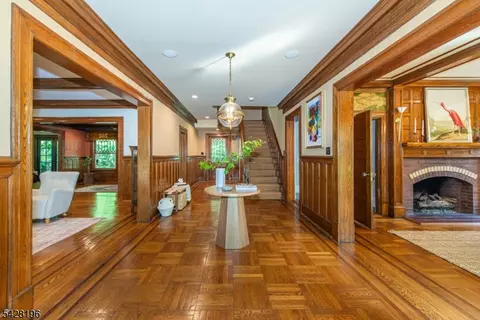 324 Morris Ave, Mountain Lakes, NJ 07046