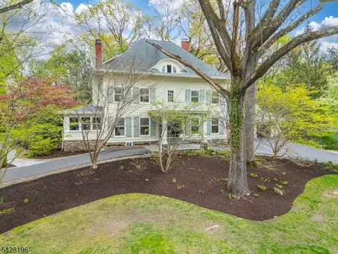 324 Morris Ave, Mountain Lakes, NJ 07046