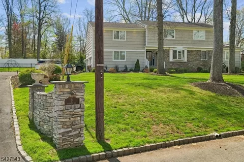 9 Wingate Way, Roseland, NJ 07068