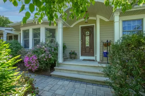 58 Elizabeth St, Basking Ridge, NJ 07920