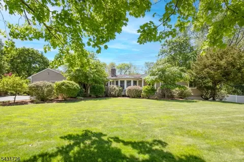 58 Elizabeth St, Basking Ridge, NJ 07920