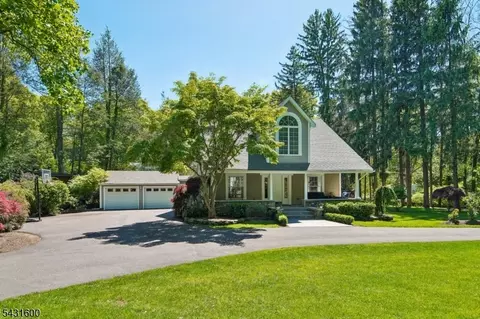 42 Hillside Ave, Upper Saddle River, NJ 07458