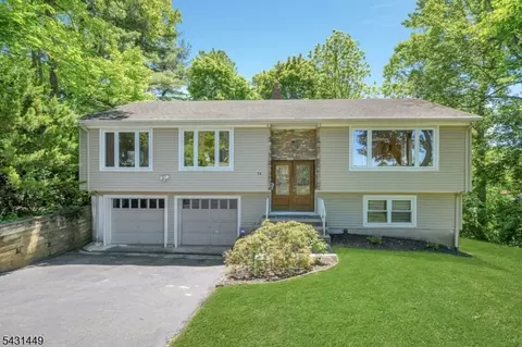 34 Bear Brook Ln, Livingston, NJ 07039