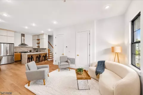 113 Oak St #1, Jersey City, NJ 07304