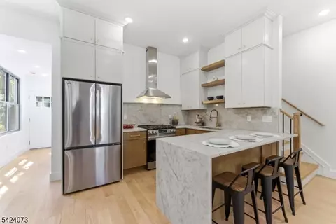 113 Oak St #1, Jersey City, NJ 07304