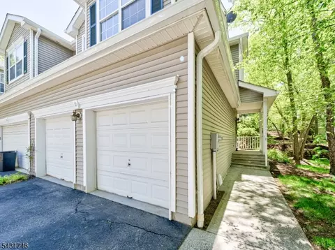 10 Cypress Ct, Clinton, NJ 08809