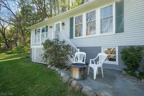 25 Hope Rd, Great Meadows, NJ 07838