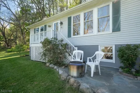 25 Hope Rd, Great Meadows, NJ 07838