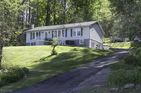 25 Hope Rd, Great Meadows, NJ 07838