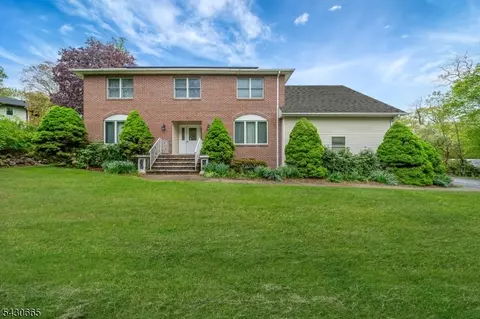 11 Ledgerock Ct, Morris Plains, NJ 07950