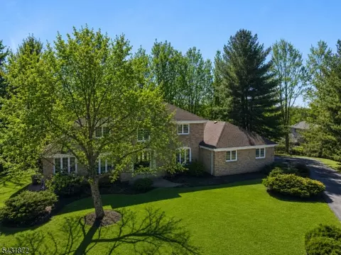 50 Pinewood Cres, Berkeley Heights, NJ 07922