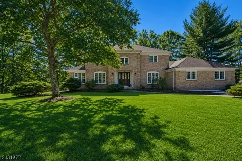 50 Pinewood Cres, Berkeley Heights, NJ 07922