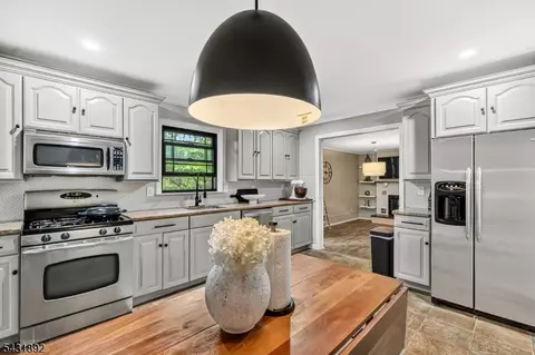 25 State St, Clark, NJ 07066 photo 16