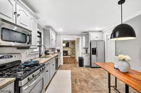 25 State St, Clark, NJ 07066 photo 12