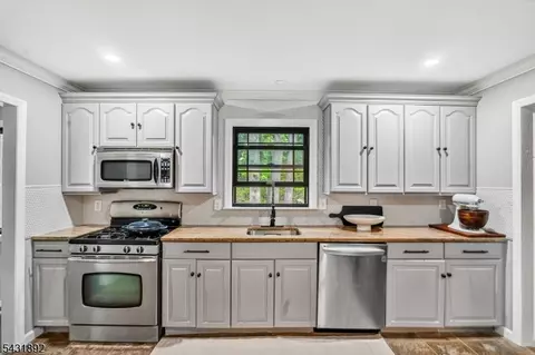 25 State St, Clark, NJ 07066 photo 14