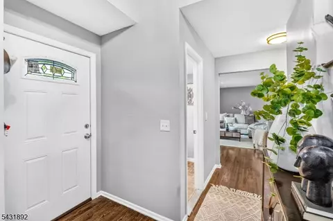 25 State St, Clark, NJ 07066 photo 3