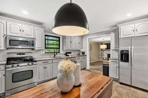 25 State St, Clark, NJ 07066 photo 15