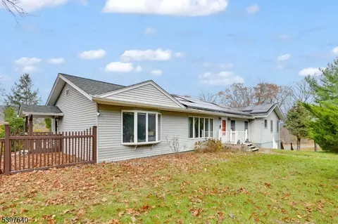 699 E Shore Rd, Hewitt, NJ 07421