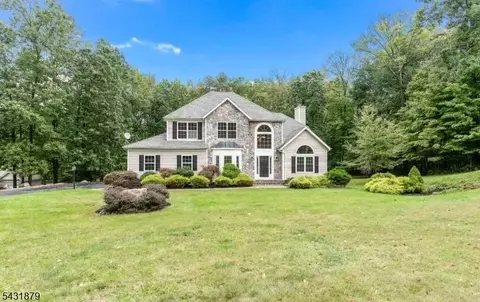 8 Whispering Woods Ln, Sparta, NJ 07871