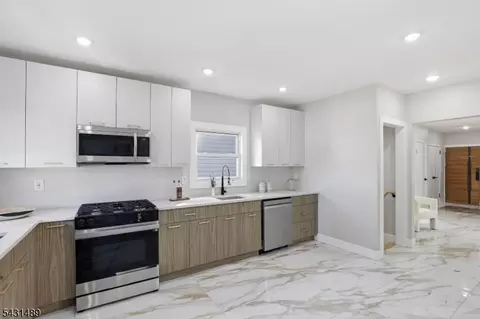 Entry Way - 1439 Compton Ter, Hillside, NJ 07205 photo 3 of 5