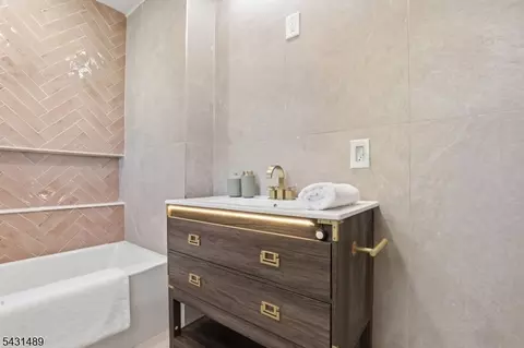 Bath - 1439 Compton Ter, Hillside, NJ 07205 photo 3 of 6