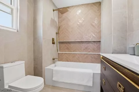 Bath - 1439 Compton Ter, Hillside, NJ 07205 photo 2 of 6