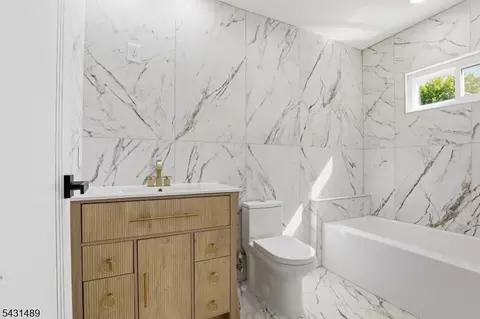 Bath - 1439 Compton Ter, Hillside, NJ 07205 photo 4 of 6