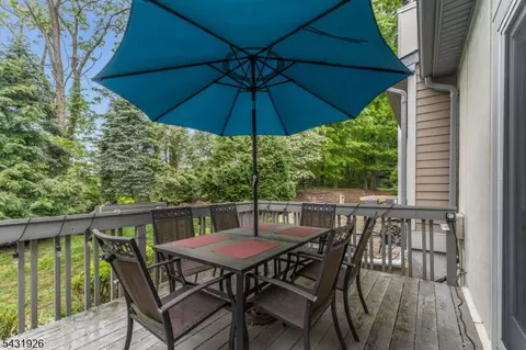 Exterior - 706 Park Pl, Springfield, NJ 07081 photo 3 of 4