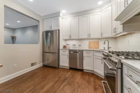 Kitchen - 706 Park Pl, Springfield, NJ 07081 photo 3 of 3