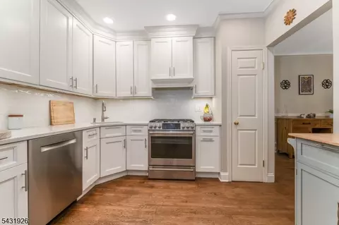 Kitchen - 706 Park Pl, Springfield, NJ 07081 photo 2 of 3