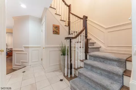 Entry Way - 706 Park Pl, Springfield, NJ 07081 photo 1 of 2