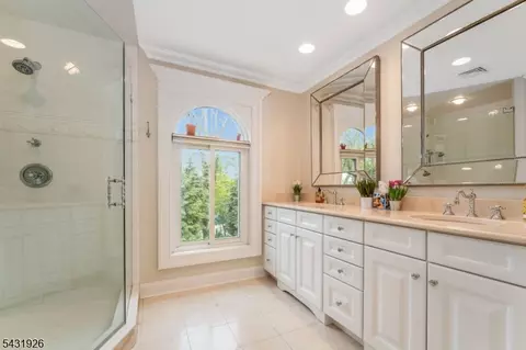 Bath - 706 Park Pl, Springfield, NJ 07081 photo 2 of 4