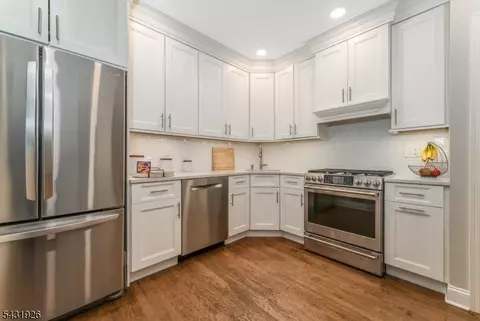 Kitchen - 706 Park Pl, Springfield, NJ 07081 photo 1 of 3