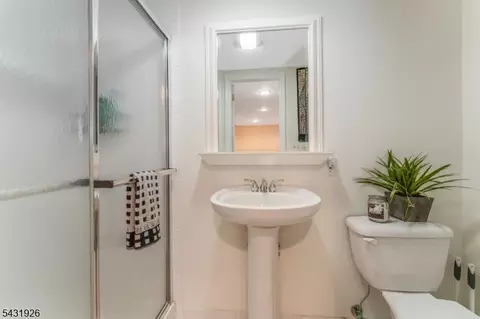 Bath - 706 Park Pl, Springfield, NJ 07081 photo 4 of 4