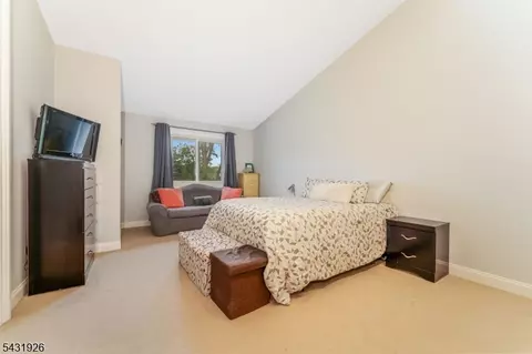 Bedroom - 706 Park Pl, Springfield, NJ 07081 photo 1 of 6