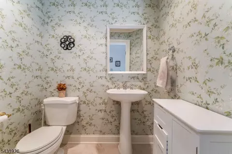 Bath - 706 Park Pl, Springfield, NJ 07081 photo 1 of 4