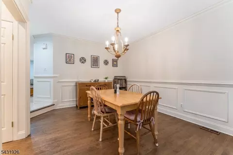 Dining - 706 Park Pl, Springfield, NJ 07081 photo 2 of 2