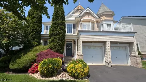4 Spinnaker Dr, South Amboy, NJ 08879