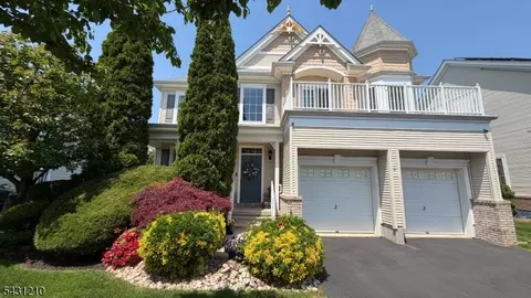 4 Spinnaker Dr, South Amboy, NJ 08879
