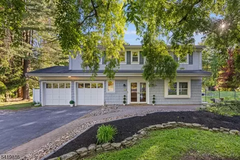 28 Deer Run Dr, Belle Mead, NJ 08502
