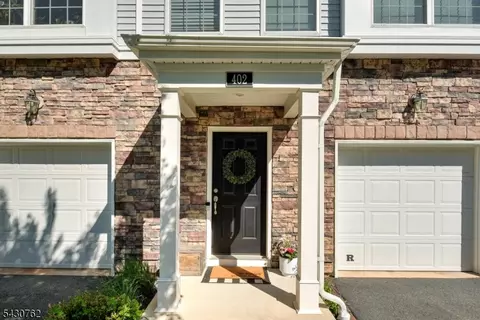 402 Saratoga Ct, Branchburg, NJ 08876