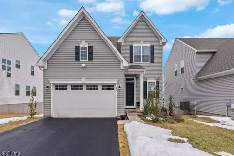 22 Oakwood Blvd, Union Twp, NJ 08827