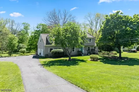 11 Whippoorwill Way, Belle Mead, NJ 08502