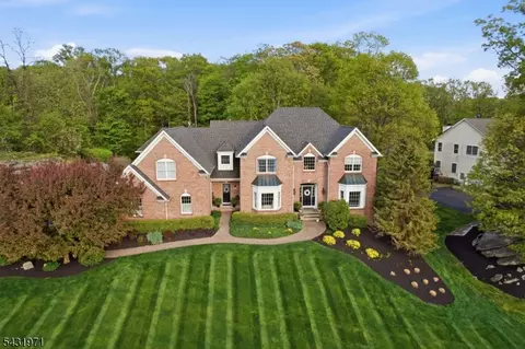 6 Fox Run Rd, Sparta, NJ 07871