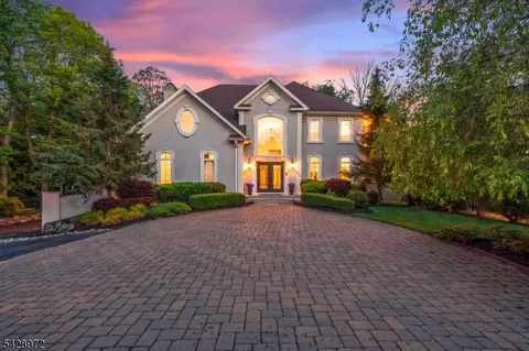 2 Manor Dr, Sparta, NJ 07871