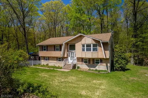 1089 Green Pond Rd, Newfoundland, NJ 07435