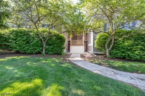 14 Falcon Ridge Way #4, Hamburg, NJ 07419