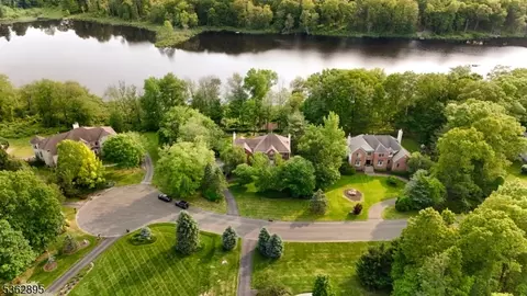 20 Crestview Ln, Sparta, NJ 07871